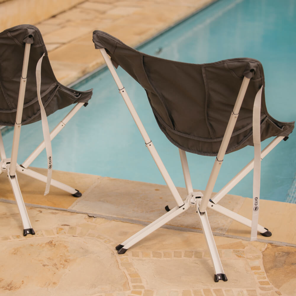 CLIQ Riviera portable lounge chair lifestyle photo