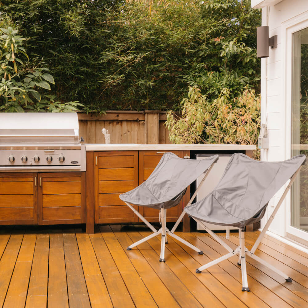 CLIQ Riviera lounge chair in use outdoors