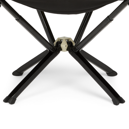 CLIQ EpiQ lounge chair in use outdoors