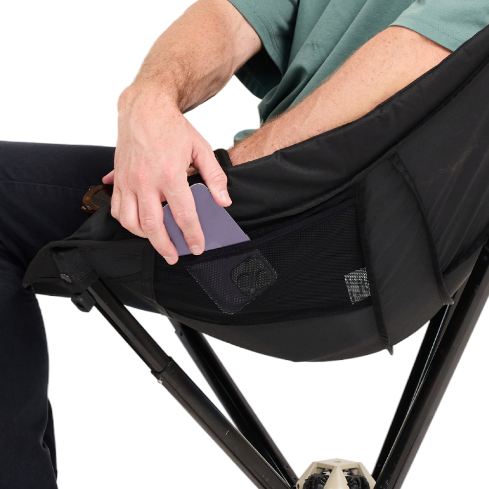 CLIQ EpiQ lounge chair in use outdoors