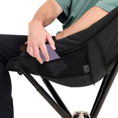CLIQ EpiQ lounge chair in use outdoors