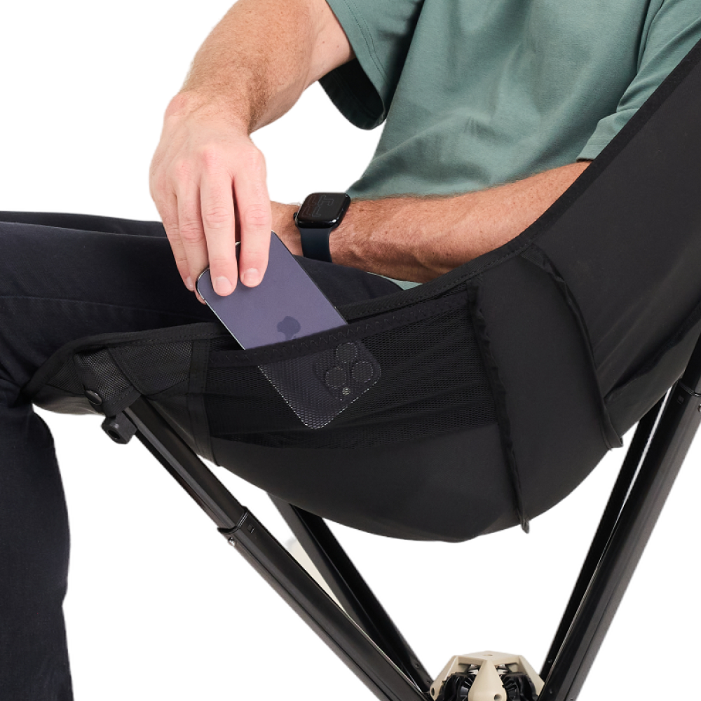 CLIQ MystiQ lounge chair in use outdoors